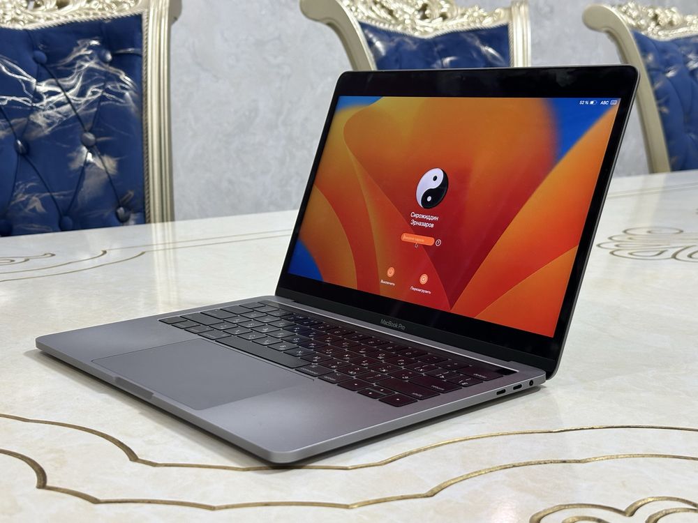 MacBook Pro 13” (2016, Touch Bar, 4 Thunderbolt 3 port)