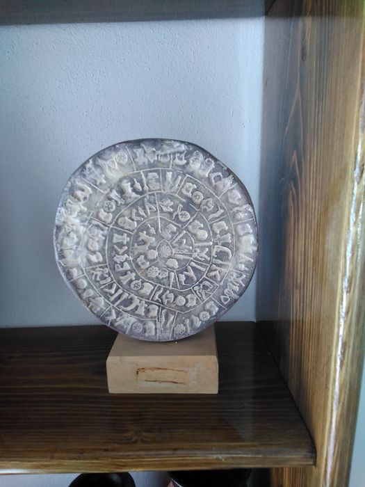 Discul din Phaistos replică