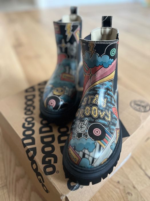 Чисто нови обувки, боти Doggo