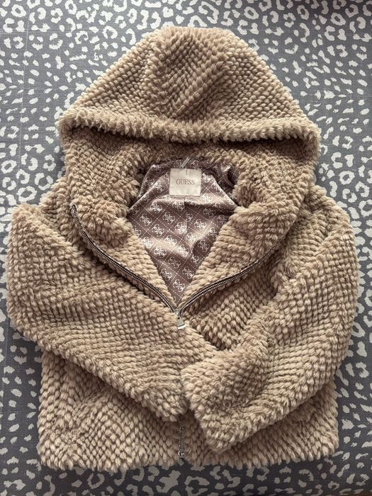 Късо пухено палто GUESS