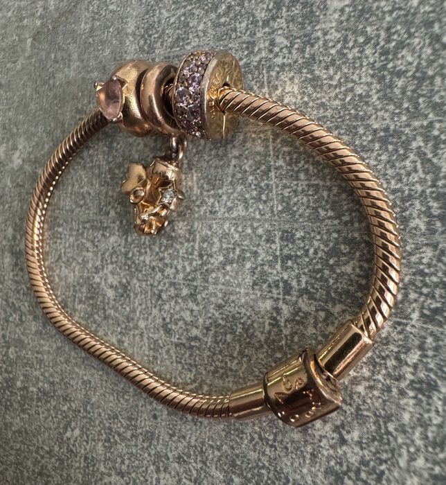 Гривна Пандора с 3 талисмани Rose Gold