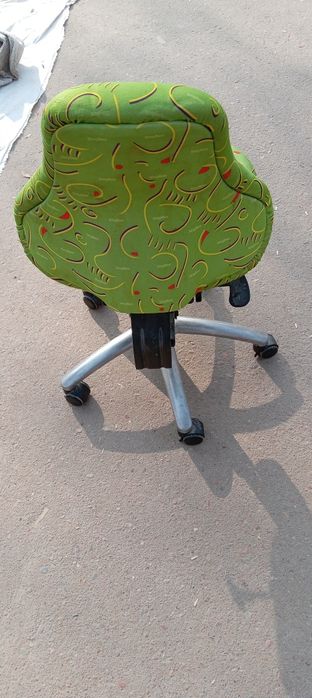 Офисная кресла в хорошем состоянии.