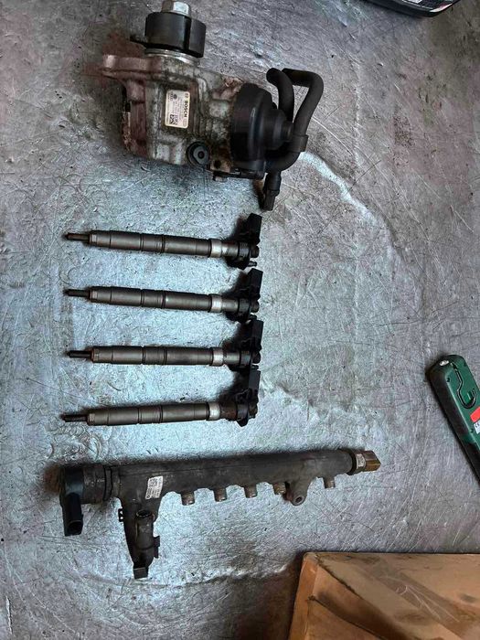 Комплект дюзи и горивна помпа BOSCH CP4 VW TRANSPORTER T5 / T6