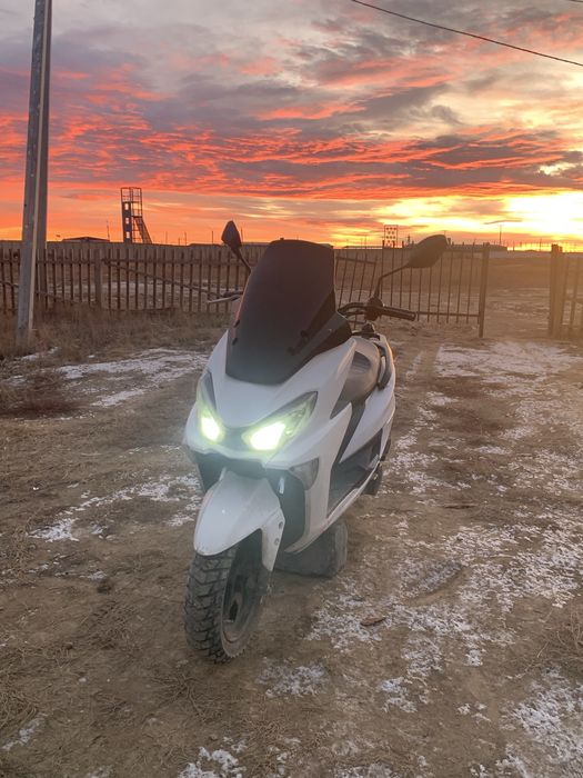 Продам или обмен на айфон Лия мотор скутер-мопед макси