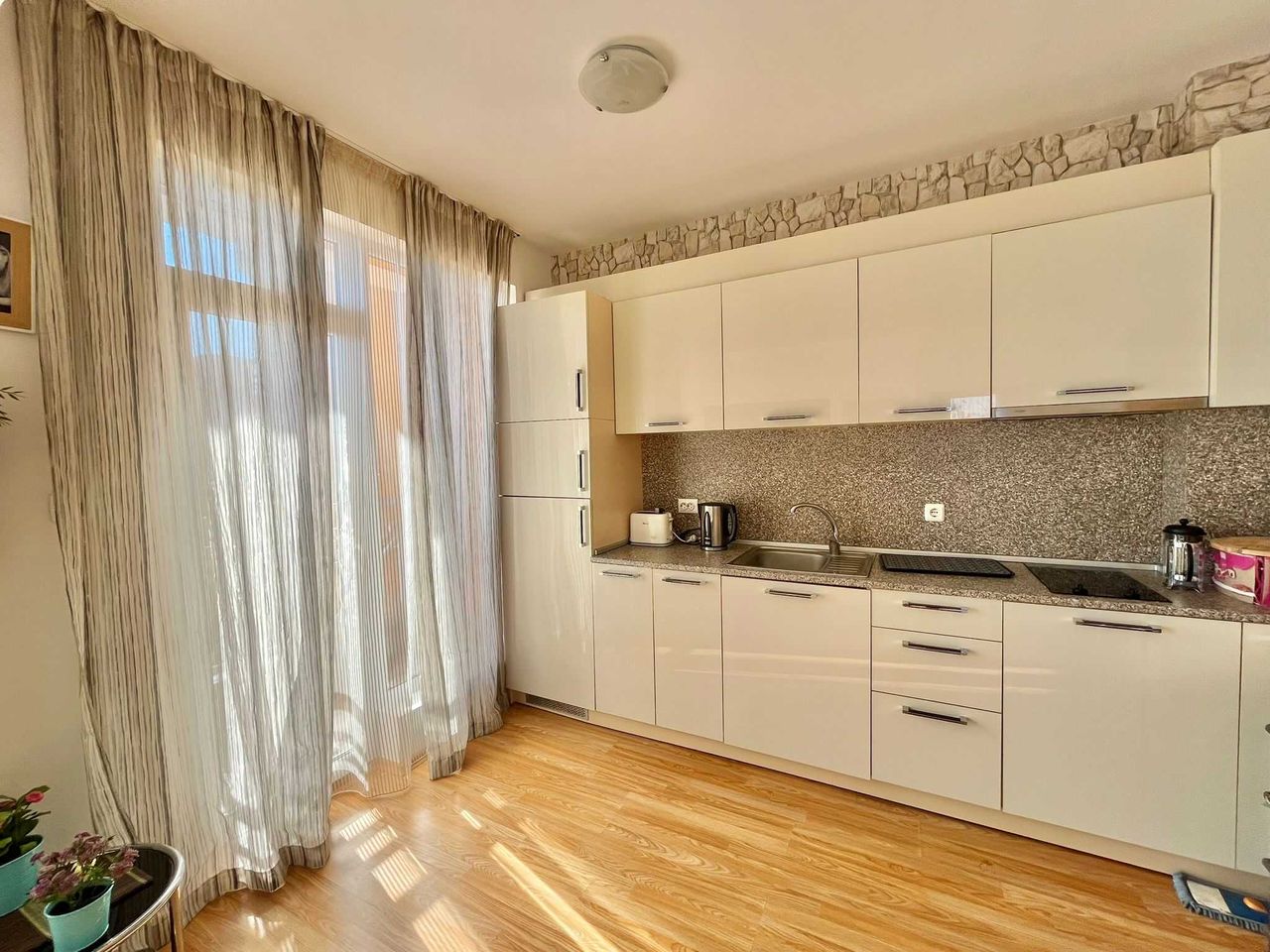 Продава се Тристаен апартамент в к.к. Слънчев бряг - 77 кв.м за 780 €/кв.м - Снимка #9