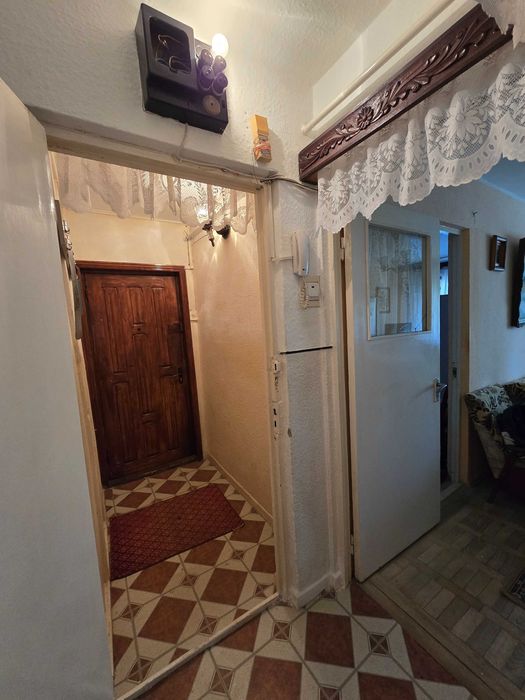 Apartament 3 camere semidecomandat Micro 38