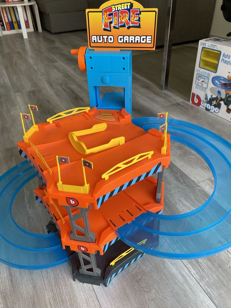 Писта, гараж, паркинг Hot Wheels, Fisher Price, Burago