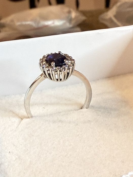 Дамски пръстен бяло злато , брилянти и сапфир