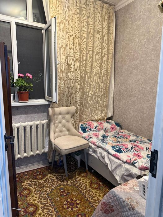 Юунсабад 4 квартал 2-комнатная, переделана в 3-комнатную