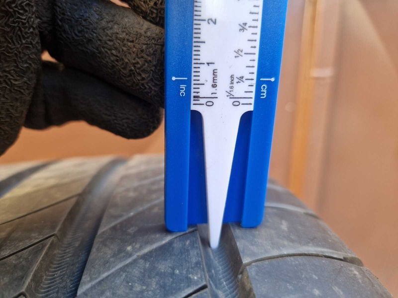 2 Michelin R19 235/50
летни гуми
DOT0923