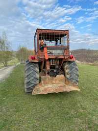 Tractor universal 651 forestier