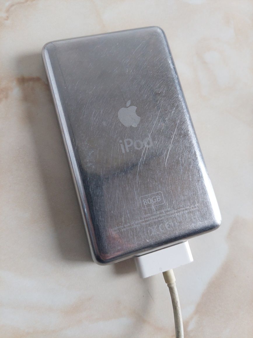 Vând Apple iPod Classic 5th gen Black 30GB/80GB (clasic, video) //poze
