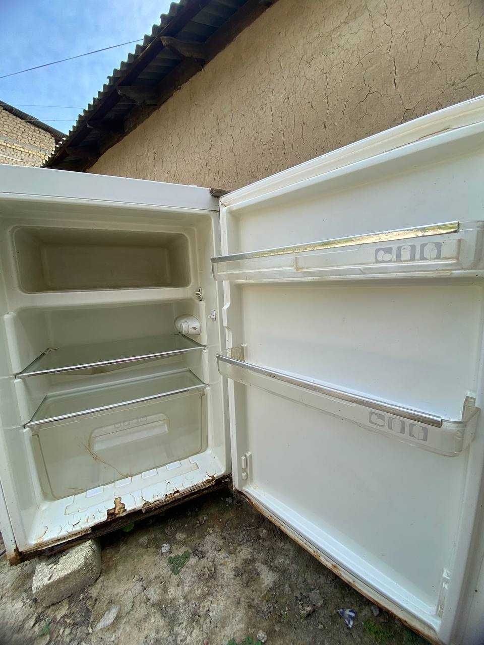 Mini Xoladilnik sotiladi