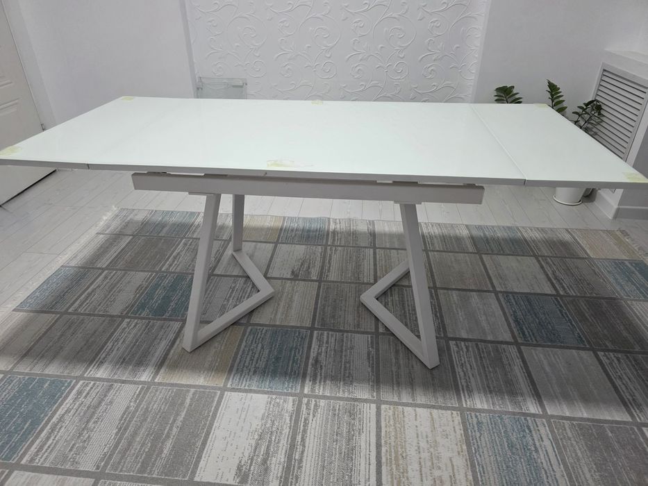 Обеденный стол для кухни