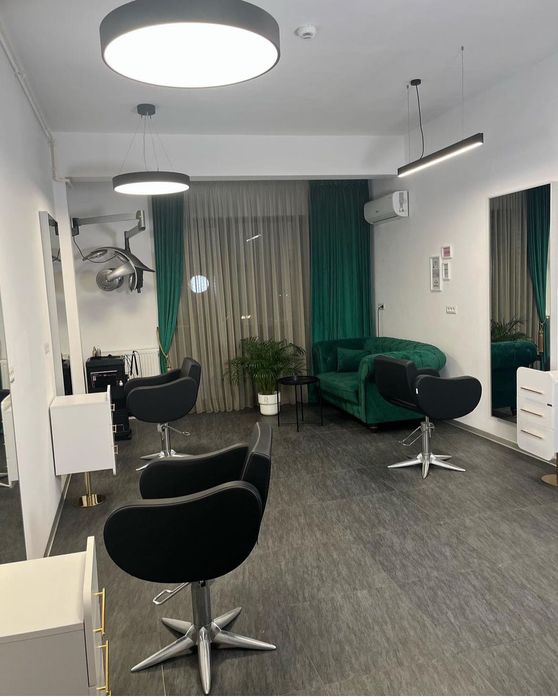 Închiriere post manichiura,coafor si make-up