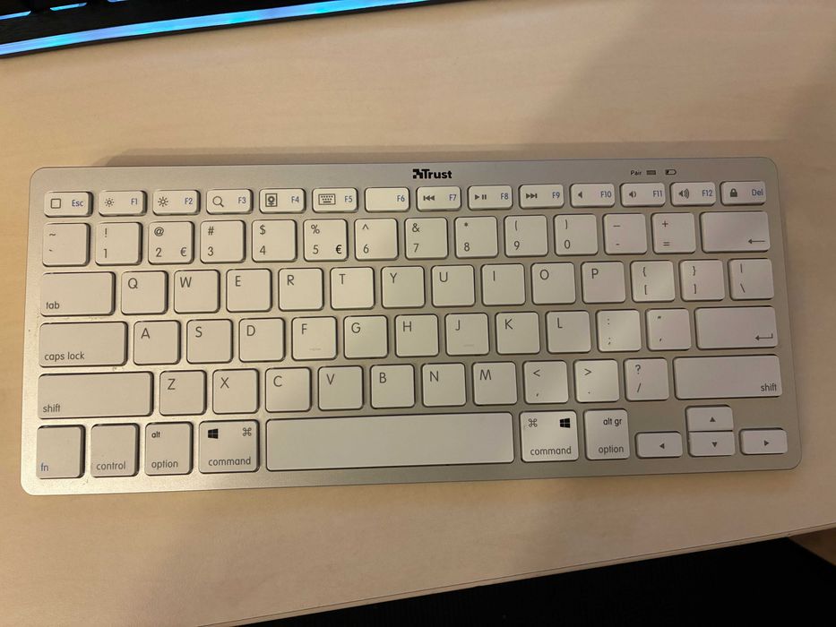 Bluetooth клавиатура за mac и windows