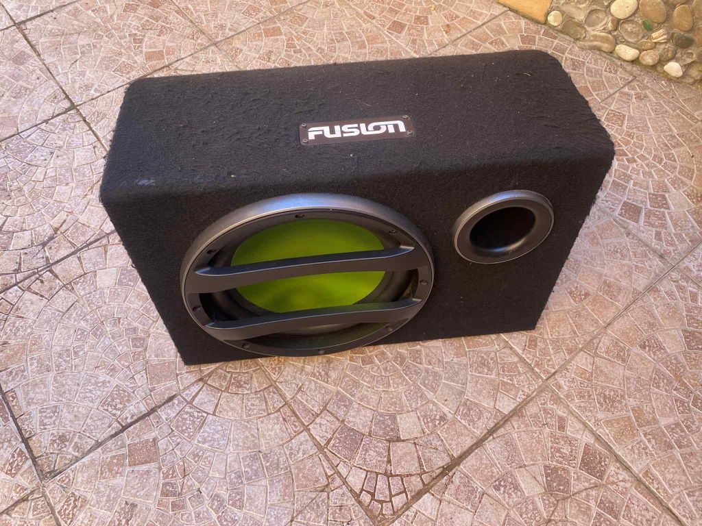 Бас каса с вграден усилвател FUSION