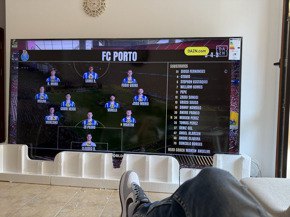 Hisense tv 100” Uled 4K