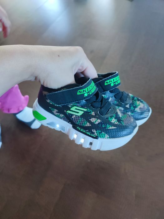 Skechers lumini mărime 23