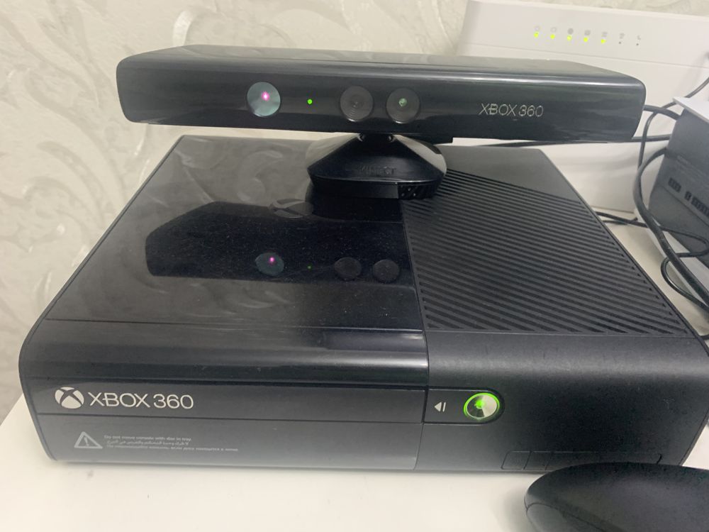 Продам Xbox 360 1TB 145игр на памяти два джестика прошитый