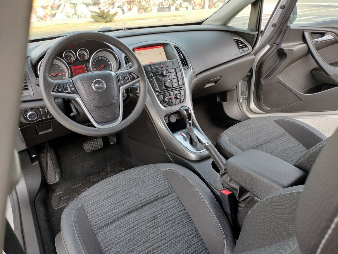 Opel Astra j, 06/2018,Cutie automată,1.6 benzina,Rate fără avans