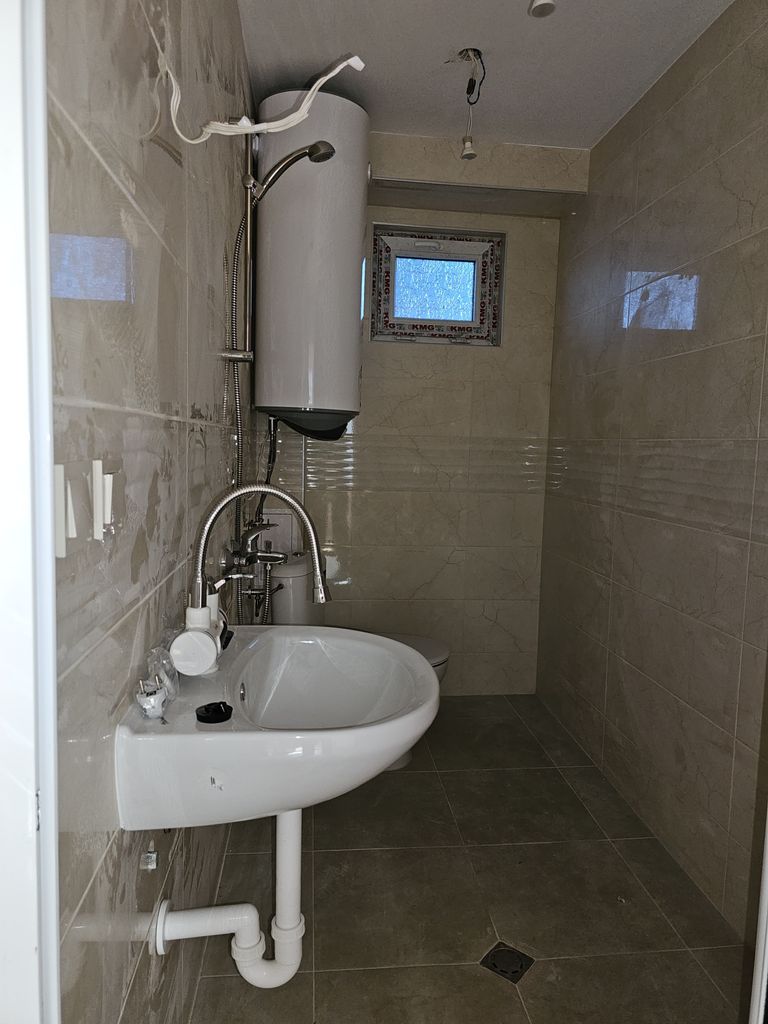 Дава се под наем Офис в Силистра, Малчика - 50 кв.м за 127.5 € - Снимка #8