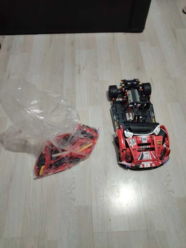 LEGO Technic Ferrari 488 GTE “AF Corse #51”
