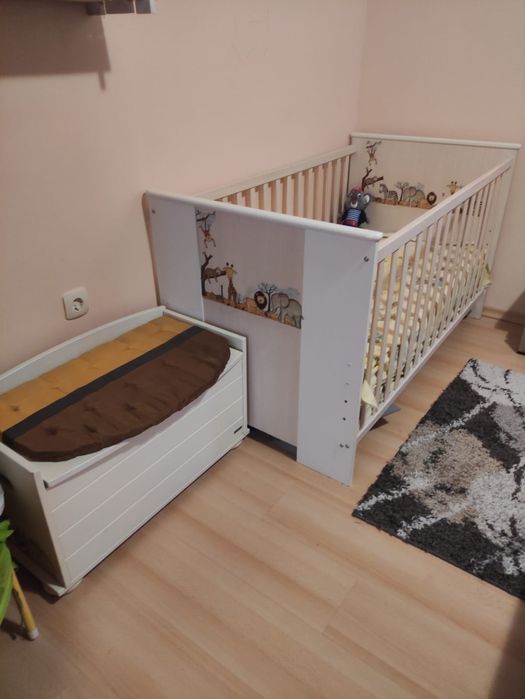 Детско легло, кошара(матрак) + пейка сандък +регал
