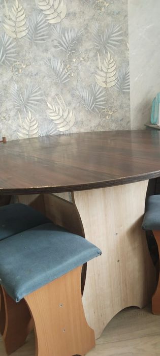 Продам стол кухонный