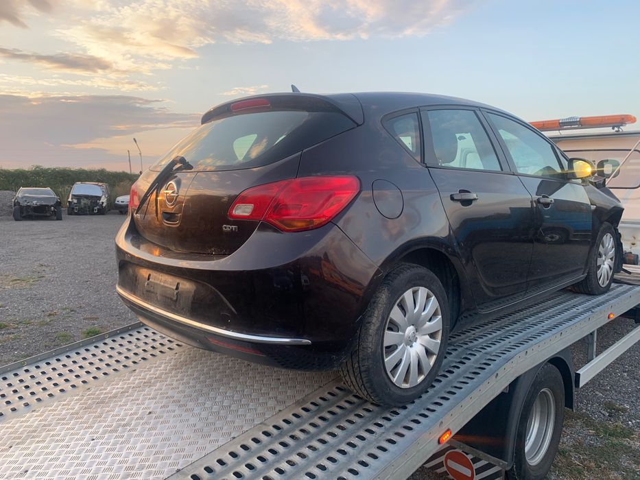 Opel Astra 1.7cdti 6скорости 2014г