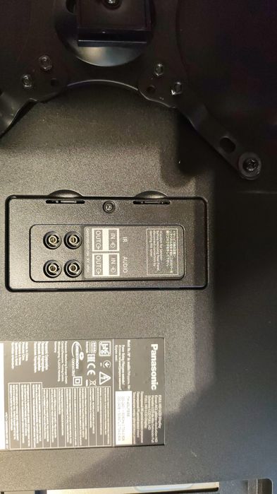 Monitor Panasonic 32inc.Model TH-43LFE8E