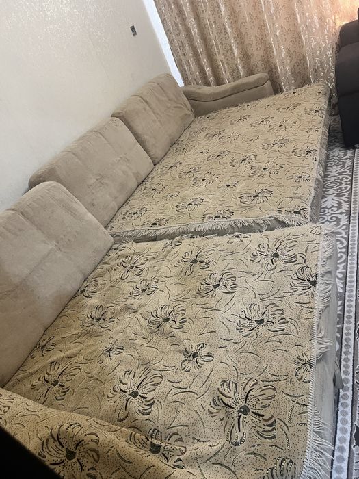 Угловой диван в хорошем состоянии