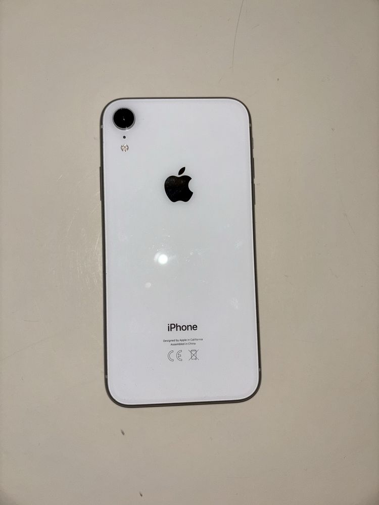 Продам iPhone XR