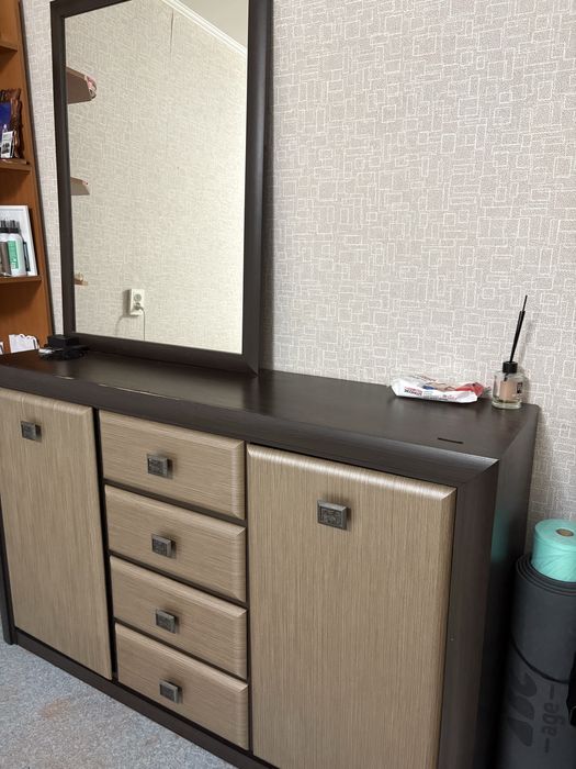 комода с зеркалом