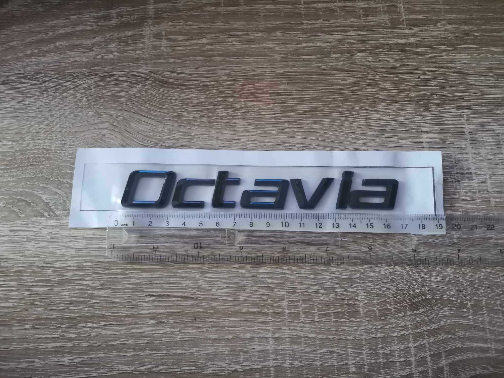 Skoda Octavia черен надпис стар стил