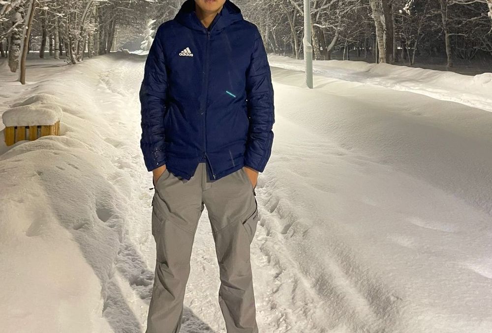 продам адидас куртка