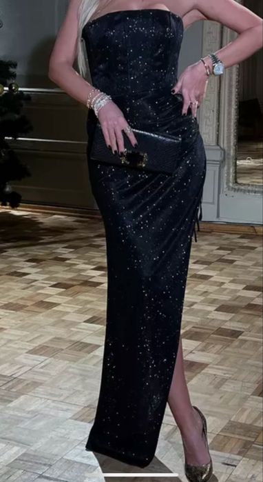 Блестящее платье с корсетом