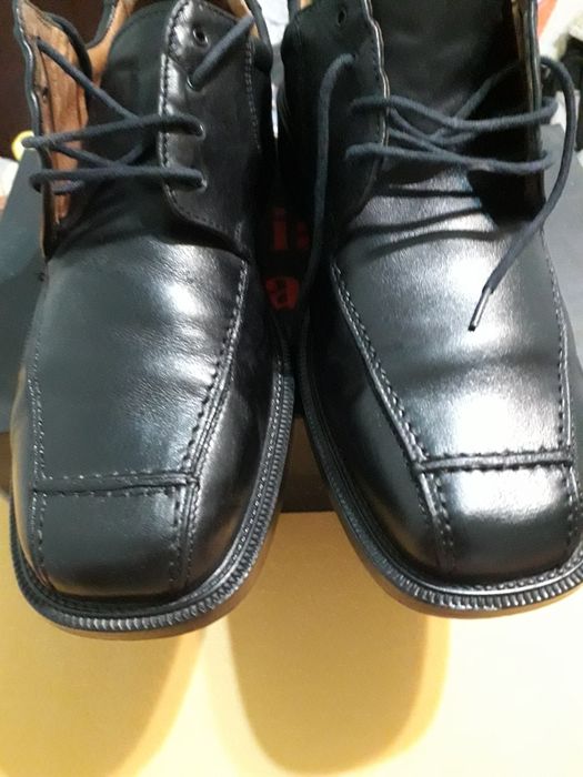 Vand pantofi din piele marca Borell