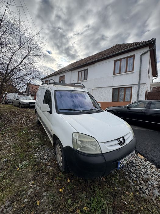 Vând Peugeot Partner.