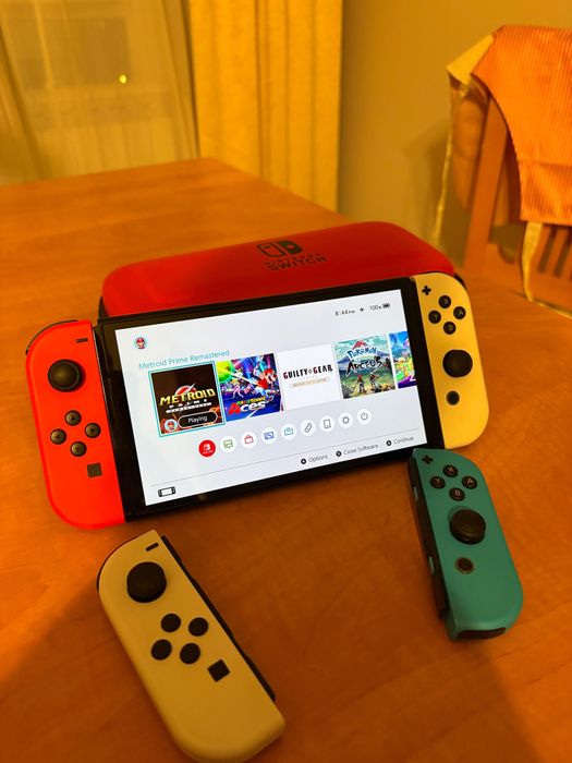 Nintendo Switch OLED – Flashed + Extra controllers + Box + Carry Case