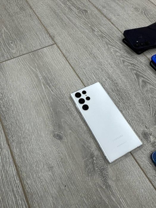 Samsung s22 ULTRA ekranda muomo bor