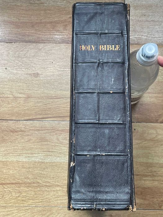 Biblia / Biblie veche ,engleza,1847, 6 kg, coperta piele, 33x25x9 cm