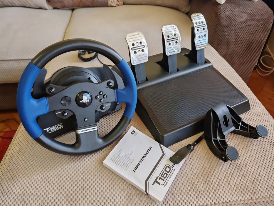 Volan Thrustmaster T150 cu pedale metalice