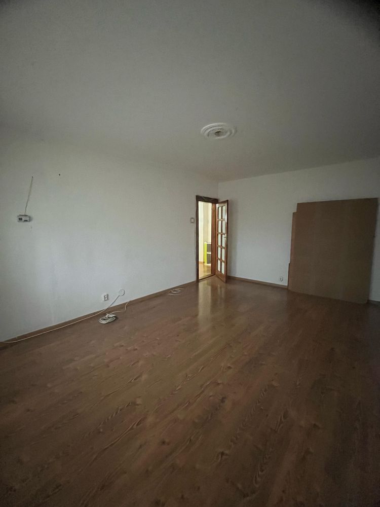 Vand ap cu 2 camere decomandate + 2 balcoane.