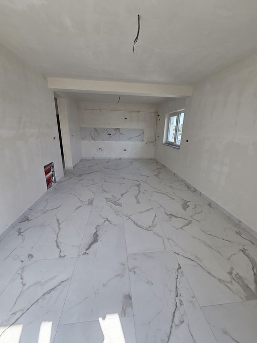 Vand apartamente bloc nou (parcare inclusa în pret)