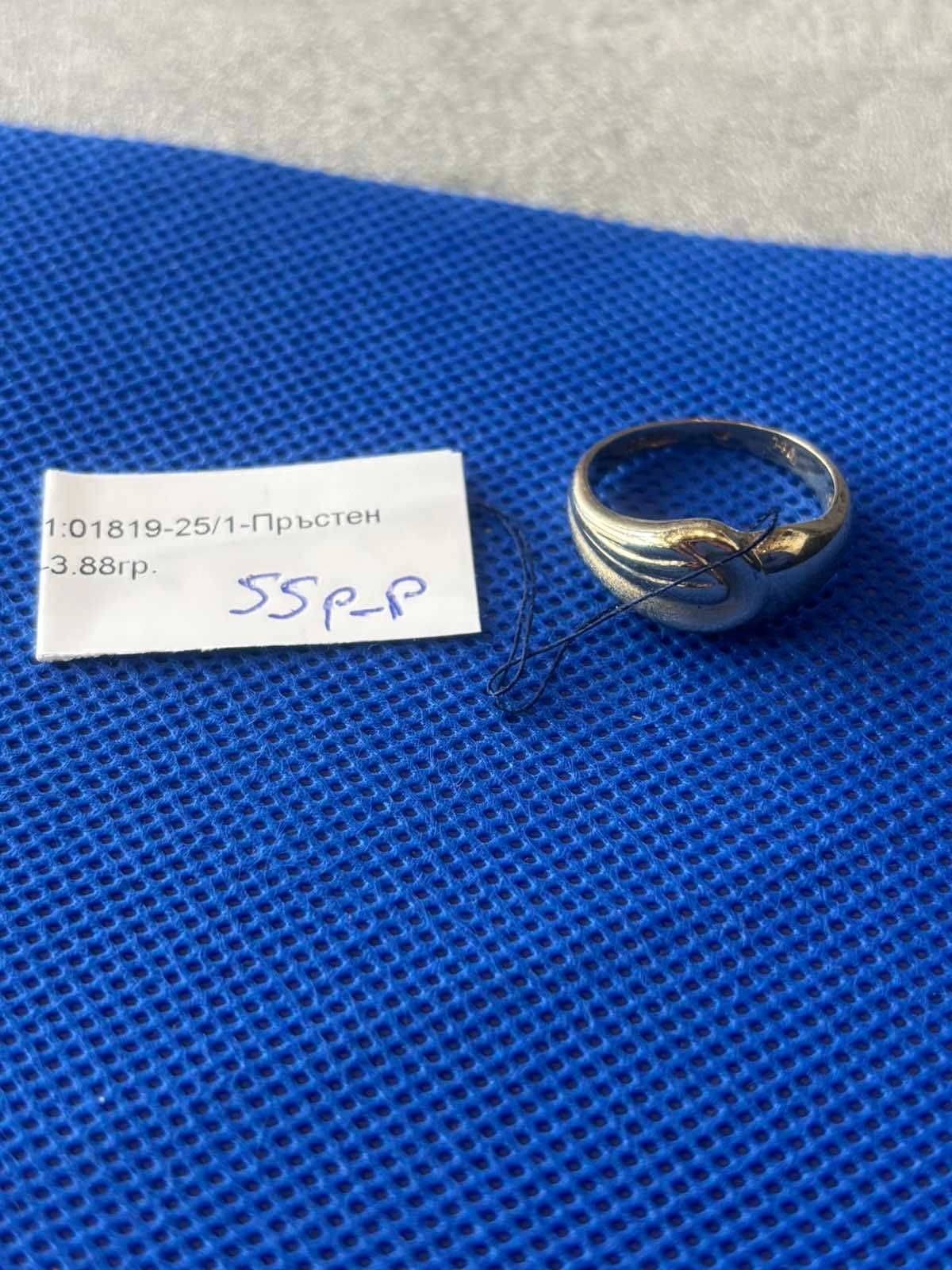 Златен дамски пръстен 
3,88гр
14к