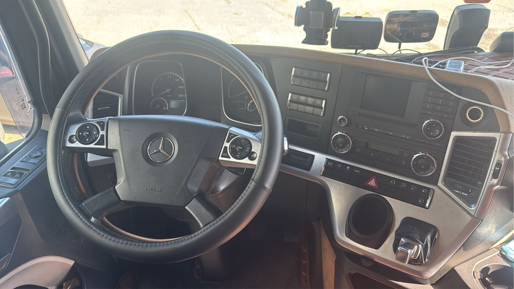 Ansamblu Mercedes Actros + Remorca Schimtz