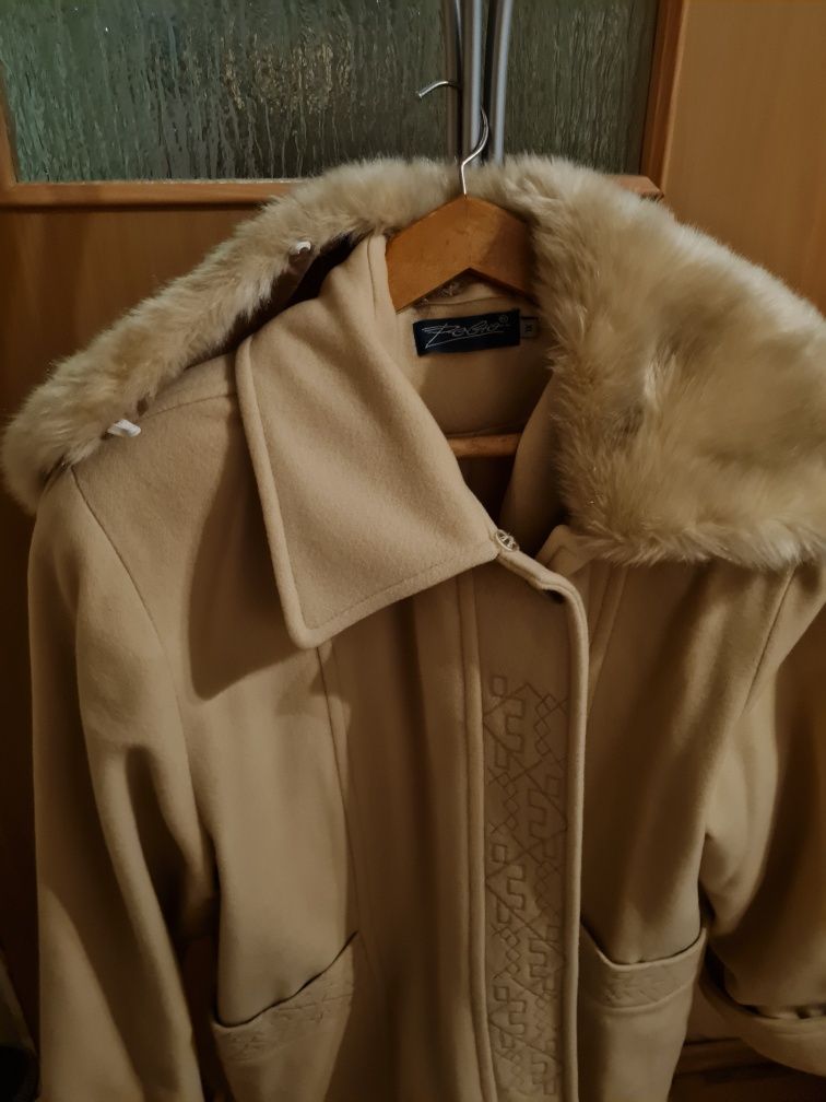 Продавам дамско вълнено палто, размер ХL