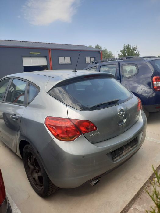 Piese auto Opel Astra J 2012 1.3 1.7 2.0 dci interior exterior