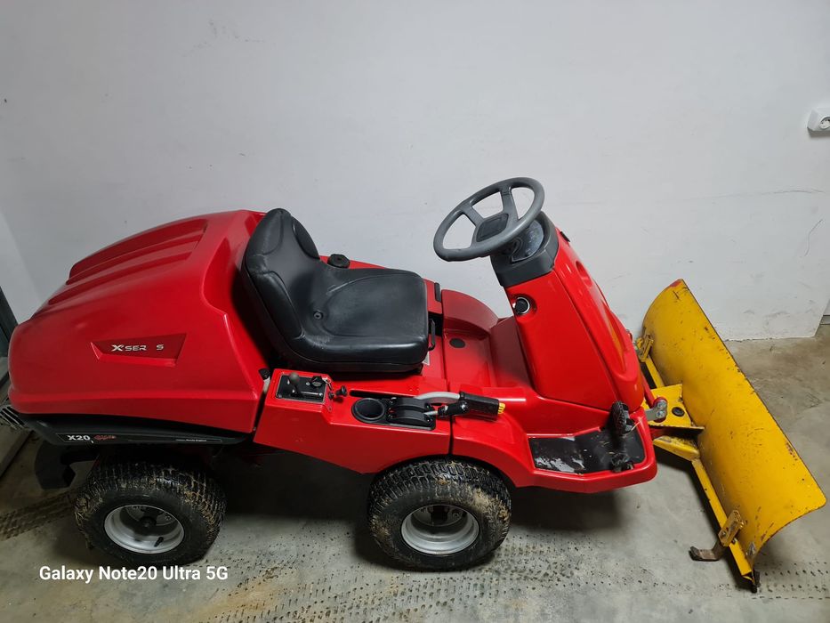 Tractoraș gazon 4x4